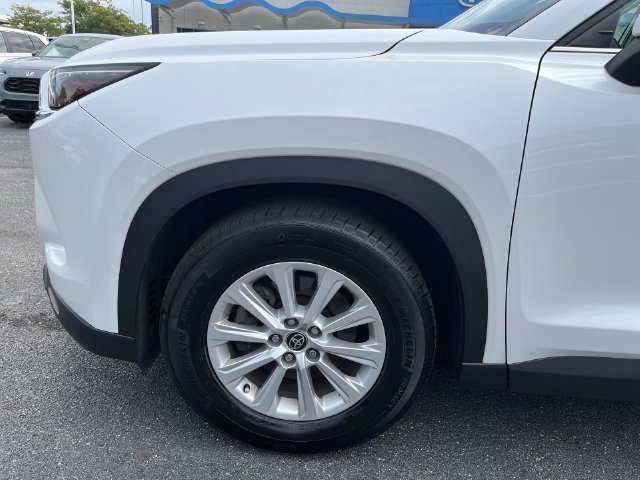 Used 2024 Beige Toyota XLE image 27