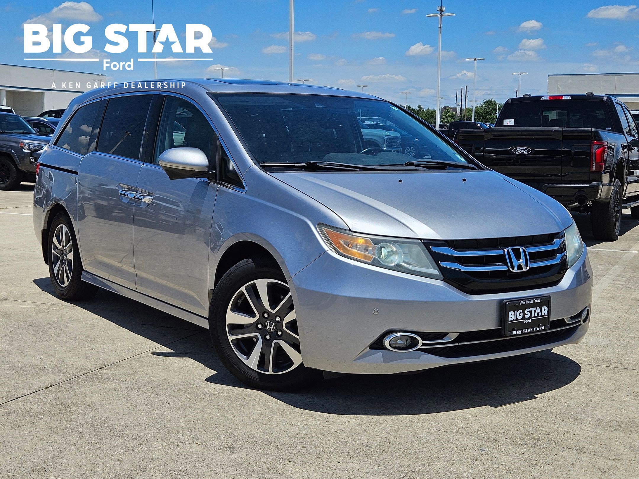 2016 Honda Odyssey Touring's photo