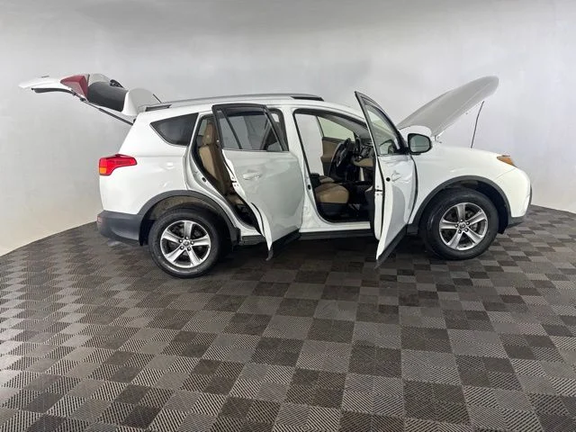 Used 2015 White Toyota XLE image 16