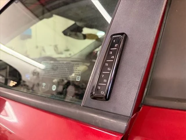 Used 2020 Red Buick Select image 4