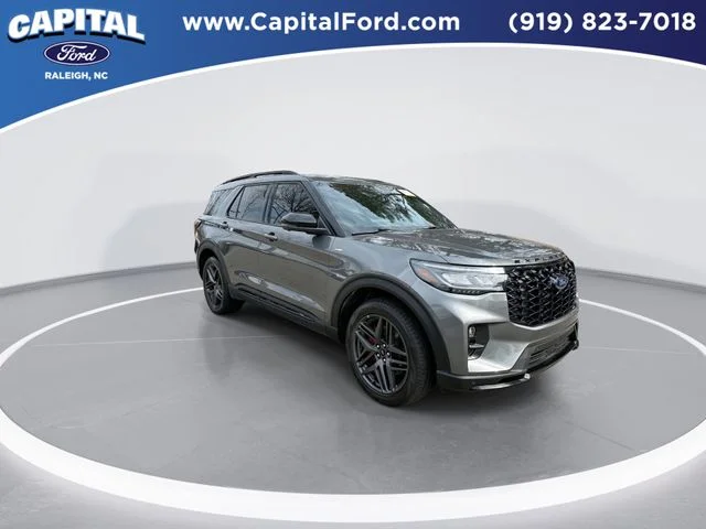 Used 2025 Gray Ford ST-Line image 2