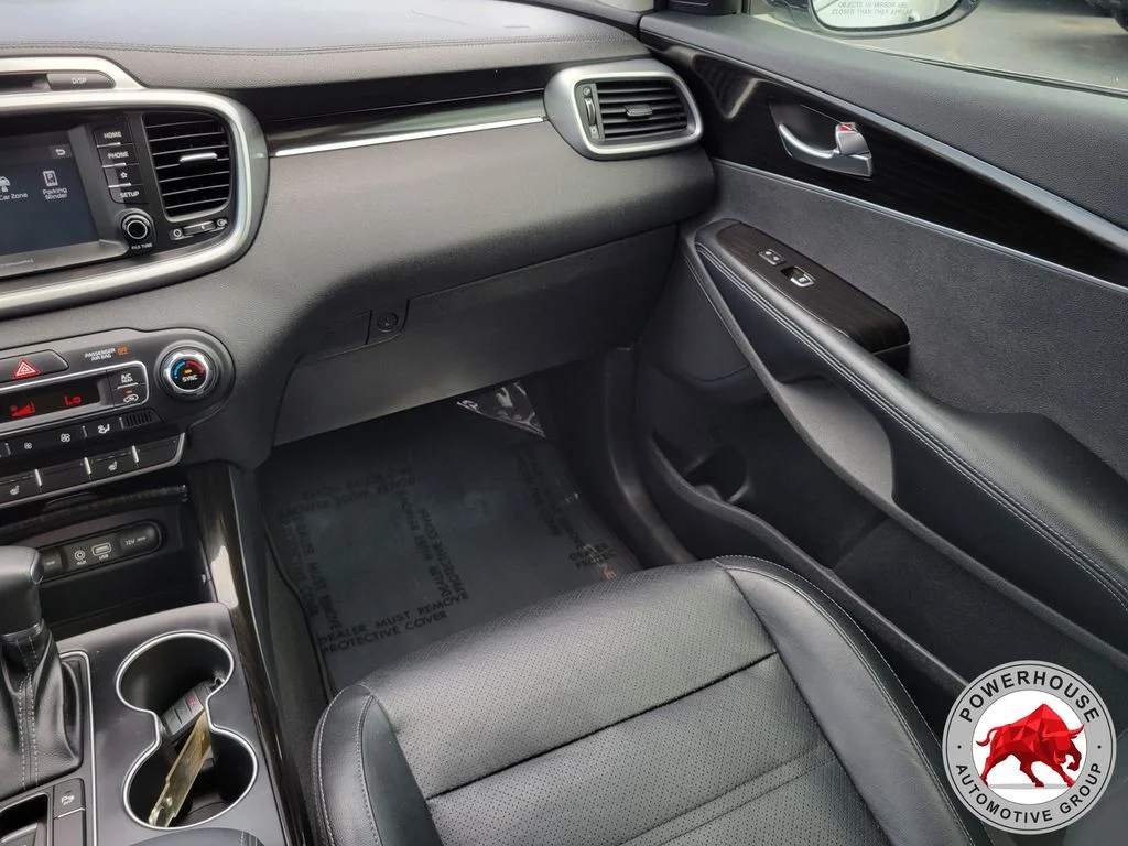 Used 2019 White Kia EX image 22