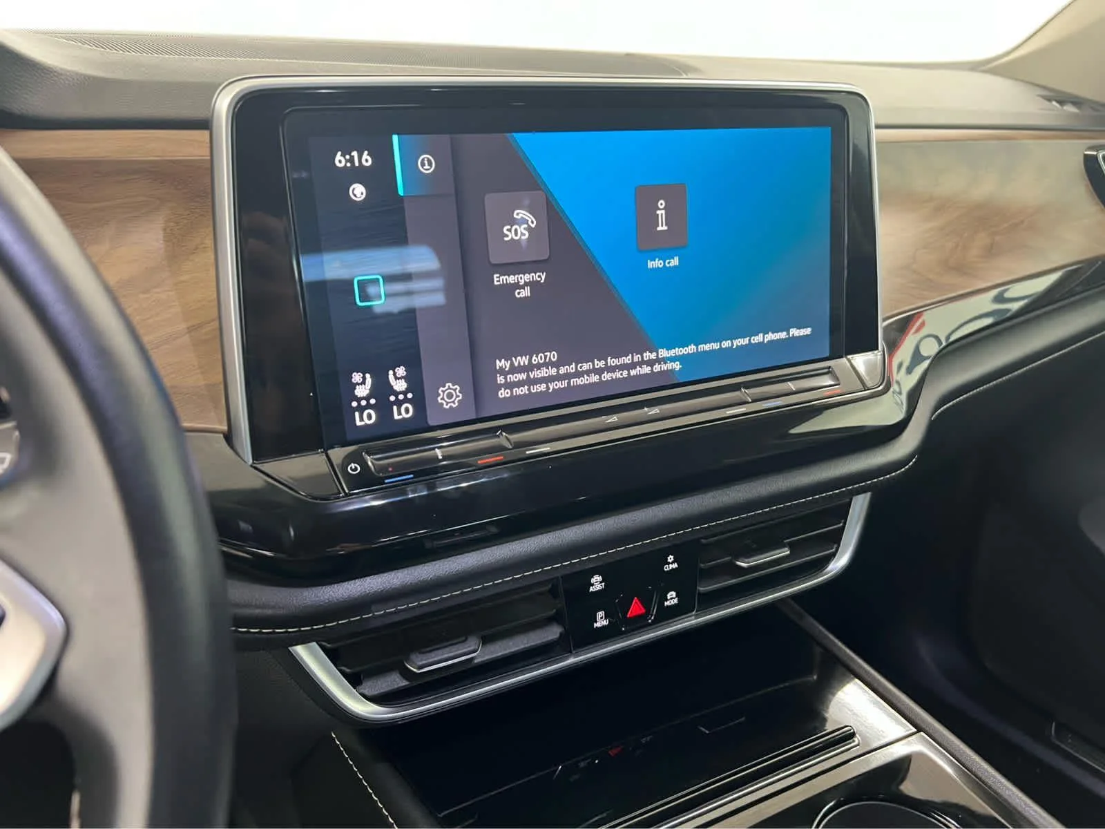 2025 Volkswagen Atlas SE w/Tech - Photo 16