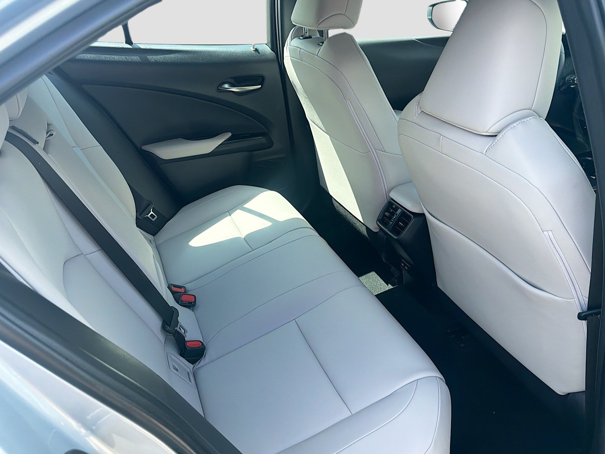Used 2025 Iridium Lexus UX 300h image 26