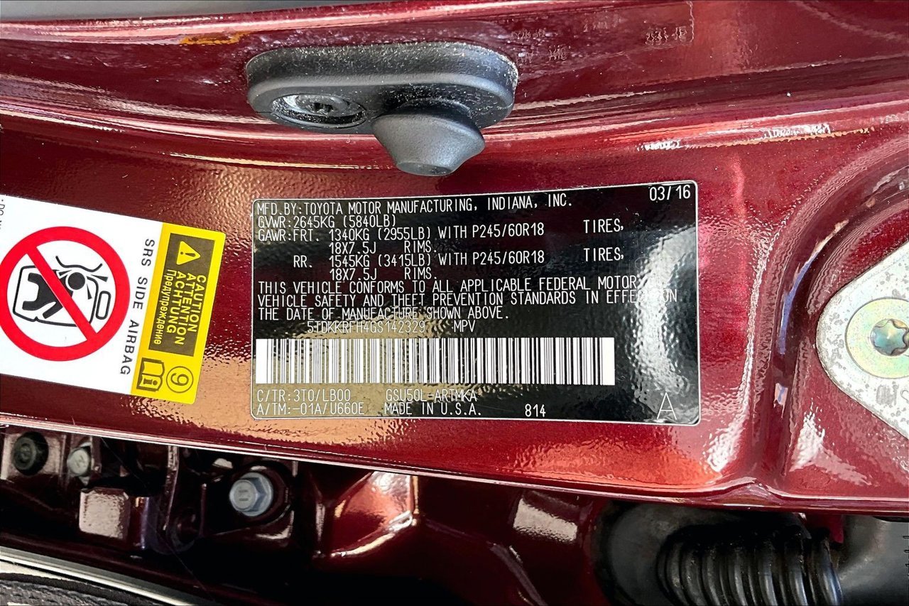 Used 2016 Red Toyota XLE V6 image 16