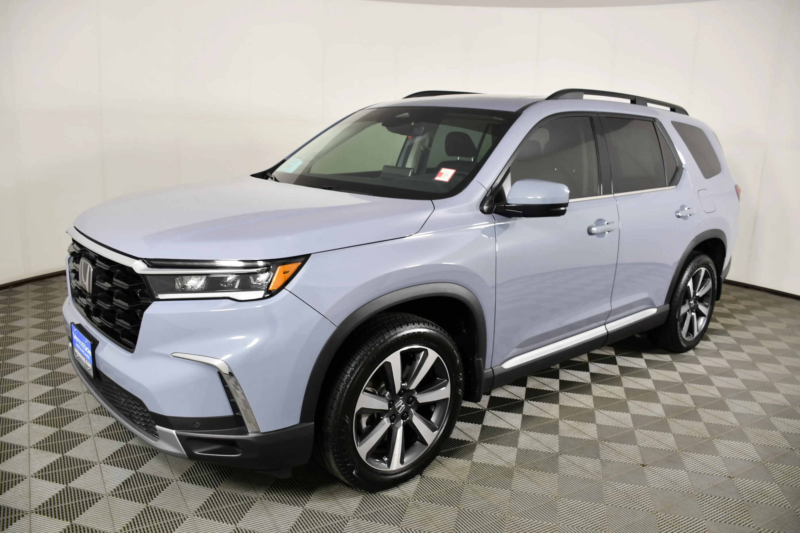 Certified Used 2025 Sonic Gray Pearl Honda Touring image 10