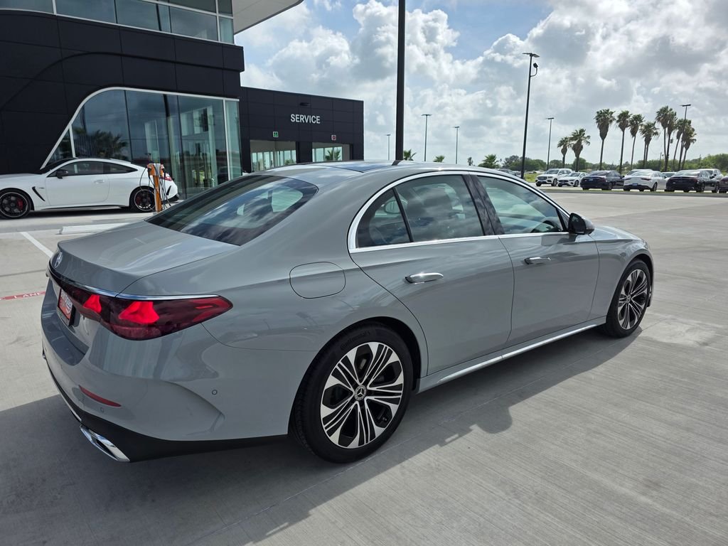 New 2026 MANUFAKTUR Alpine Grey Mercedes-Benz E 350 image 5