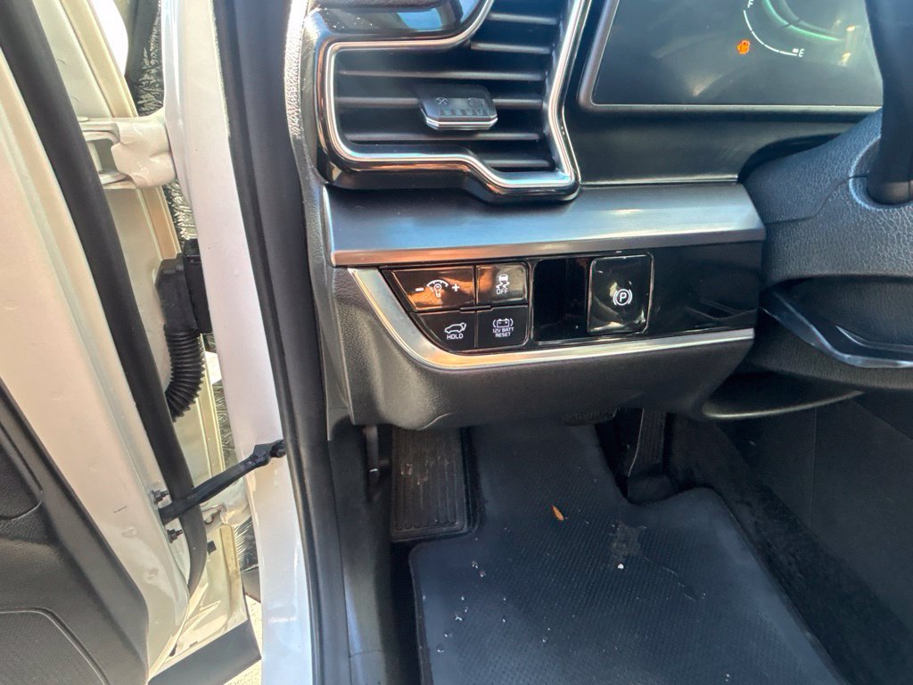 Used 2023 White Kia EX image 13