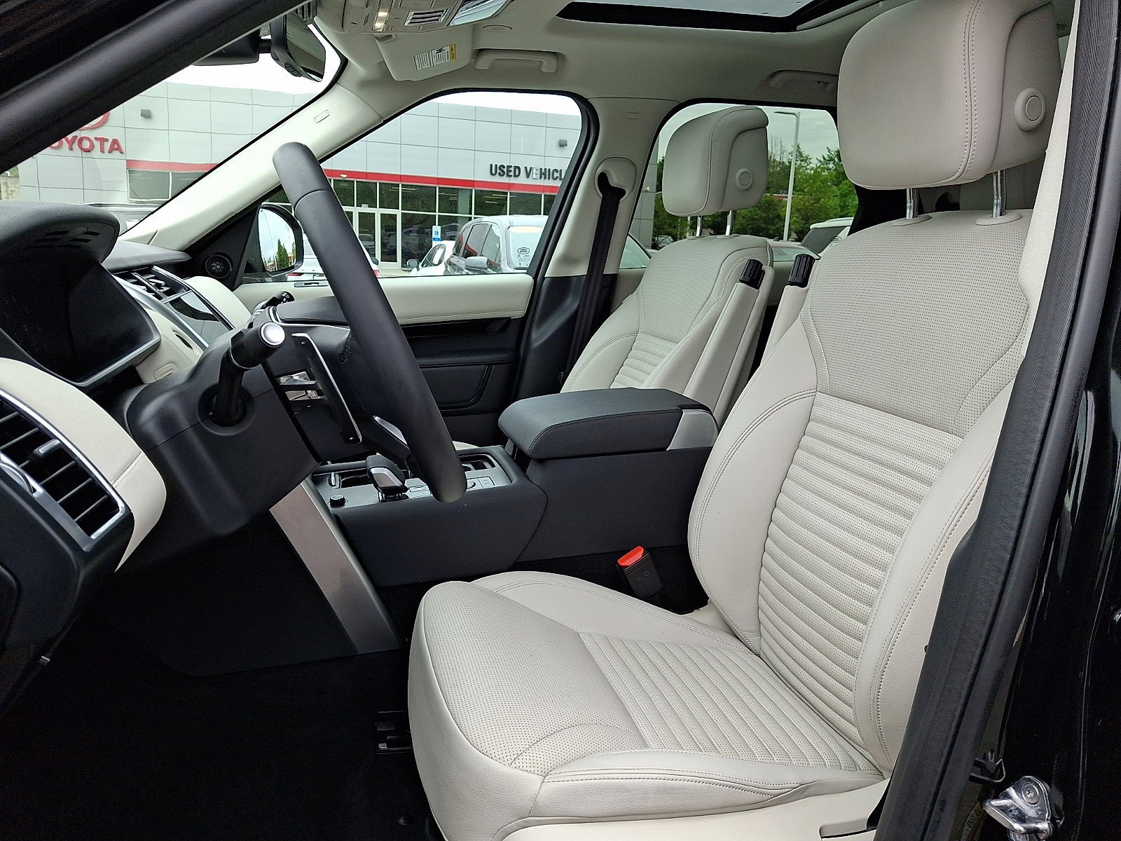 Used 2025 Black Land Rover S image 12
