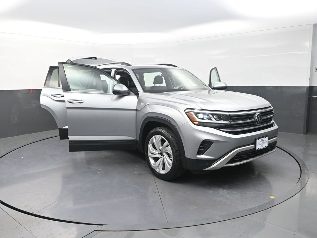 Used 2023 Silver Volkswagen 2.0T SE w/Technology image 32
