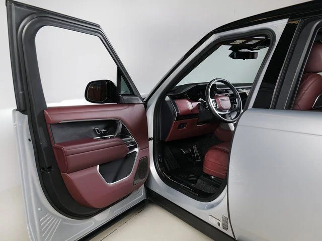 Used 2025 Hakuba Silver Metallic Land Rover Autobiography image 26