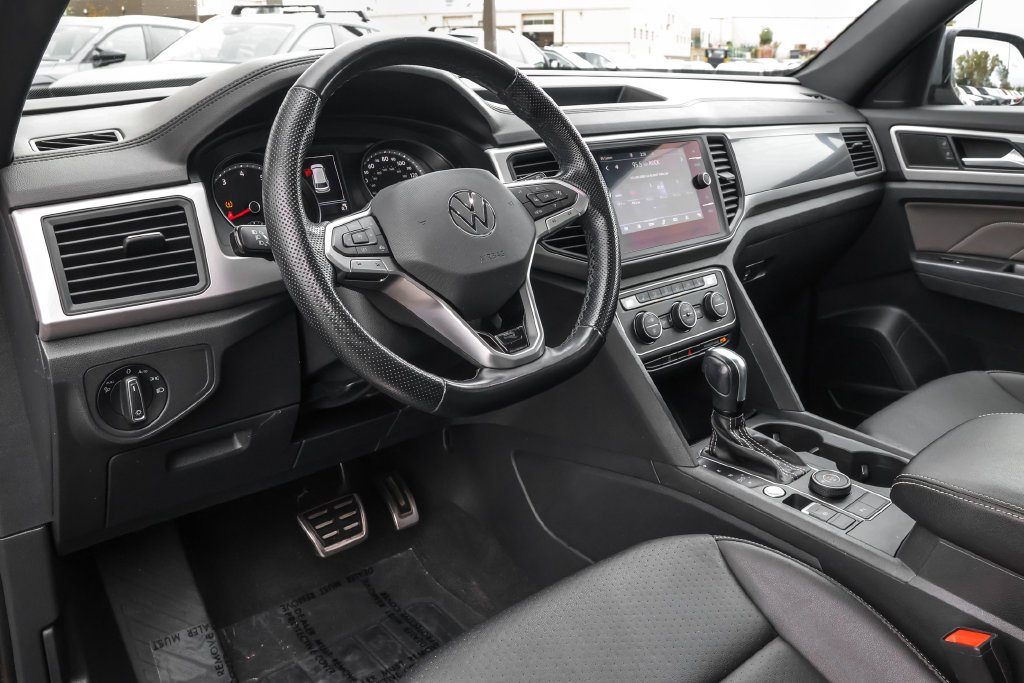 Used 2021 Gray Volkswagen 3.6L V6 SE w/Technology R-Line image 5