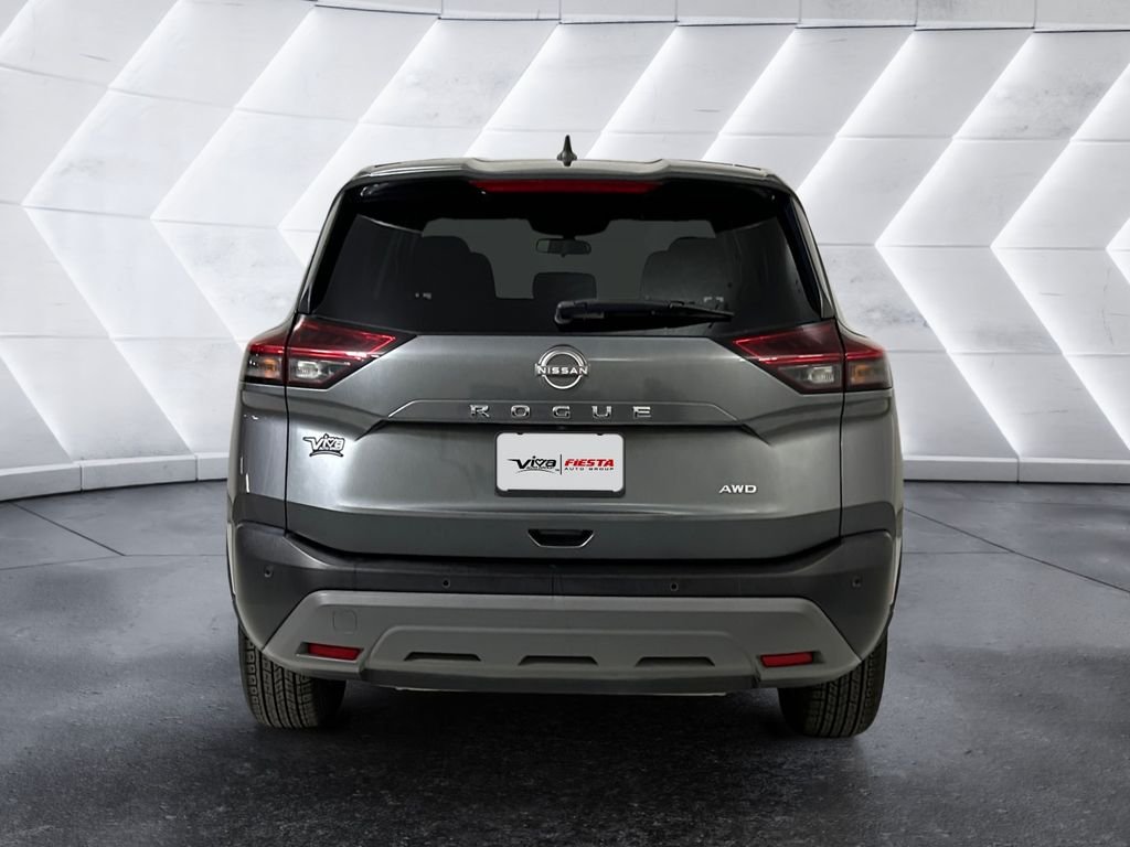 Used 2023 Gray Nissan S image 5