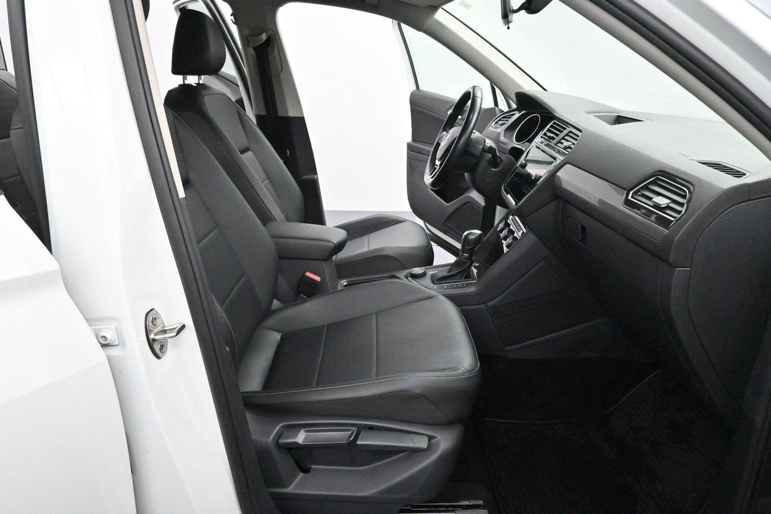 Used 2019 Pure White Volkswagen SEL image 32