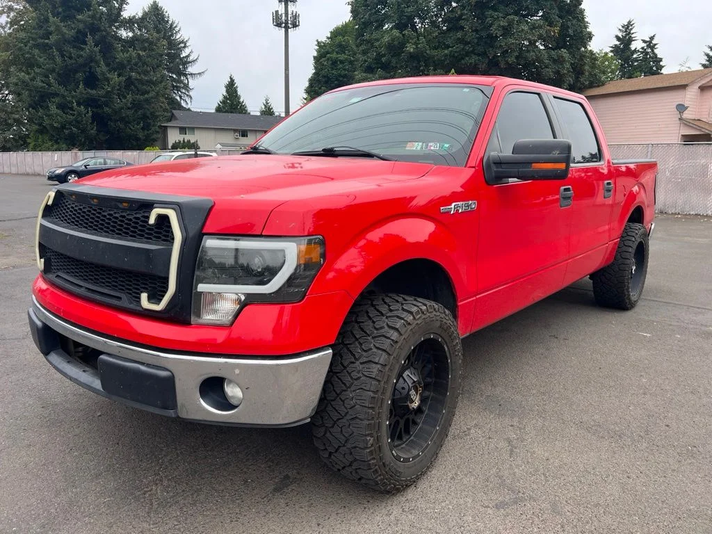 Used 2013 Red Ford XLT image 2