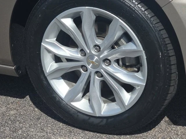 Used 2025 Gray Chevrolet LT image 8