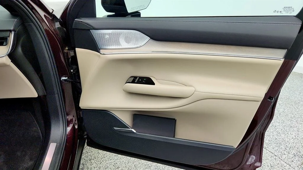 Used 2025 Mulberry Metallic Volvo Twin Motor Performance Ultra 6-Seater w/ Bowers & Wilkins Audio image 26