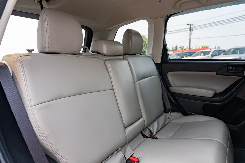 Used 2014 Ice Silver Metallic Subaru 2.5i Premium image 27