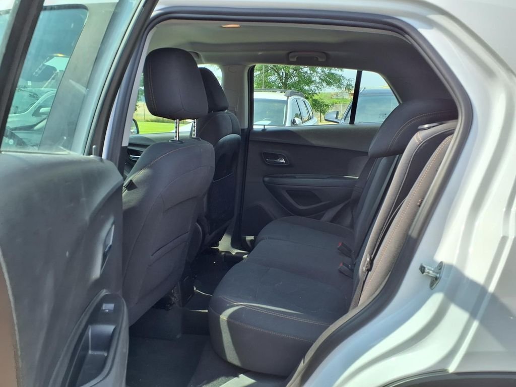 Used 2019 White Chevrolet LS image 11