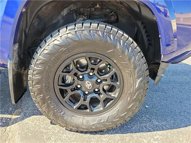 Used 2022 Blue Crush Metallic Toyota SR5 V6 4x4 Double Cab 5 ft. box 127.4 in. WB image 6
