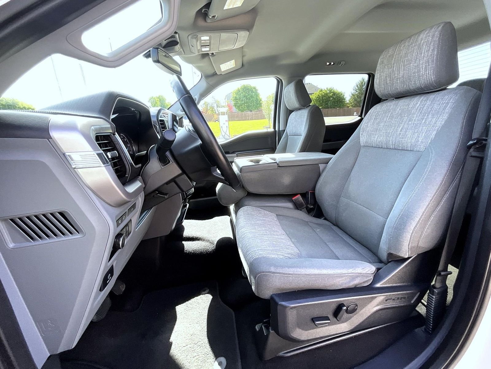 Used 2023 Oxford White Ford XLT image 10