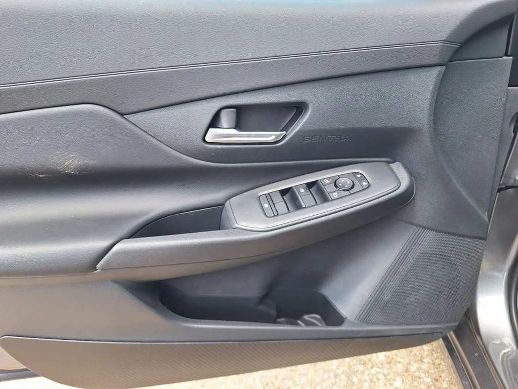 Used 2027 Gray Nissan SV image 28