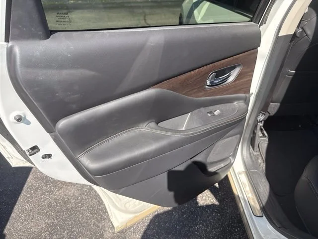 Used 2023 White Nissan Platinum image 30