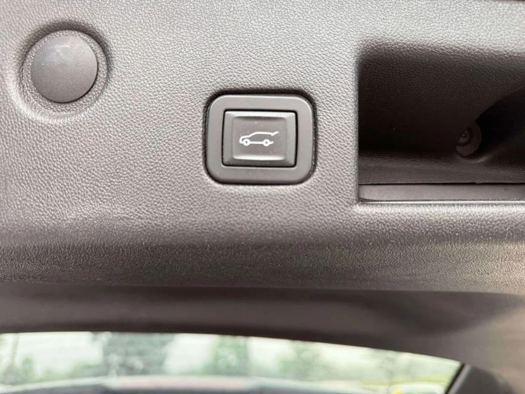 Used 2019 Black Chevrolet LT image 9