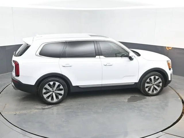 Used 2021 White Kia EX image 41