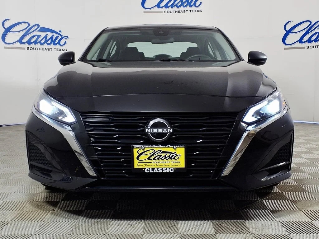 Used 2024 Super Black Nissan 2.5 SV image 3