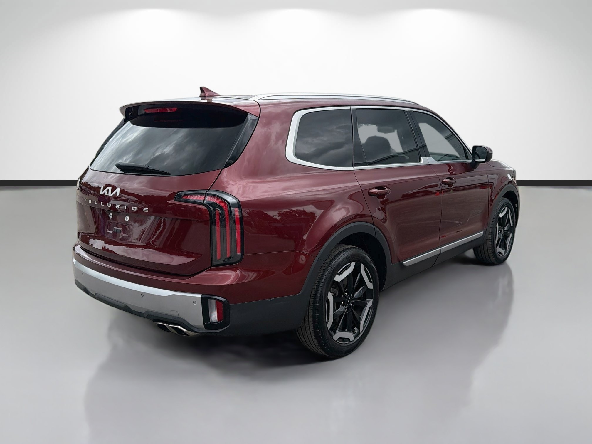Used 2024 Dawning Red Kia EX image 5