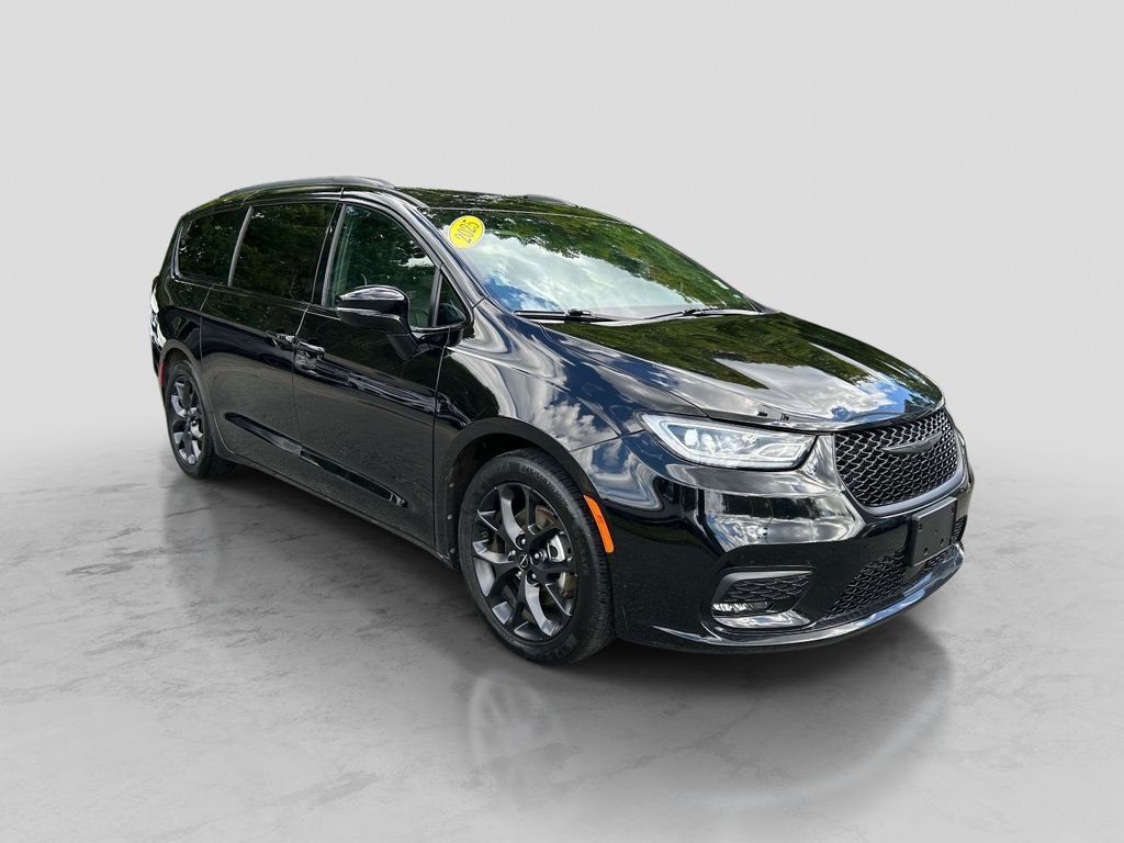 Used 2025 Black Chrysler Limited image 7