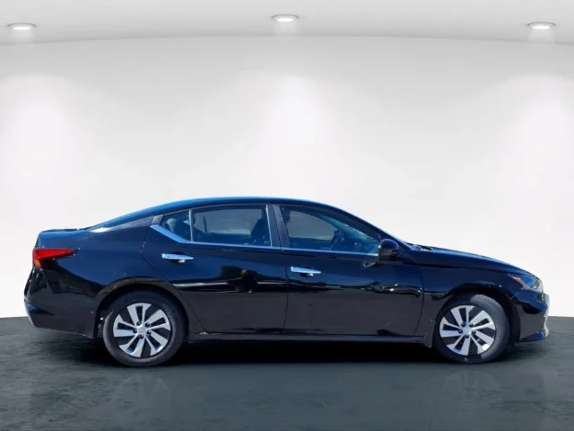 Used 2022 Black Nissan 2.5 S image 7