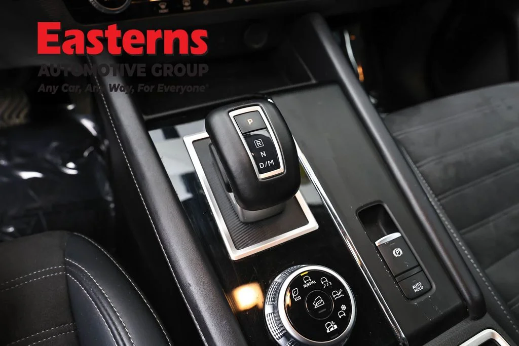 Used 2024 White Mitsubishi SE image 13