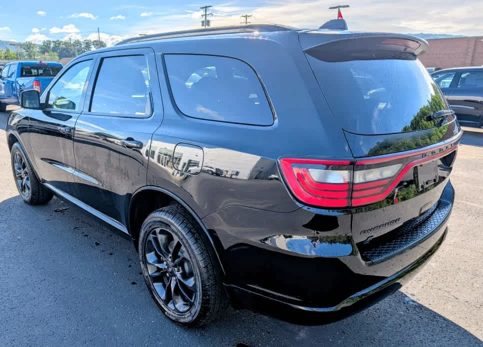 Used 2023 DB Black Clearcoat Dodge SXT Plus image 4
