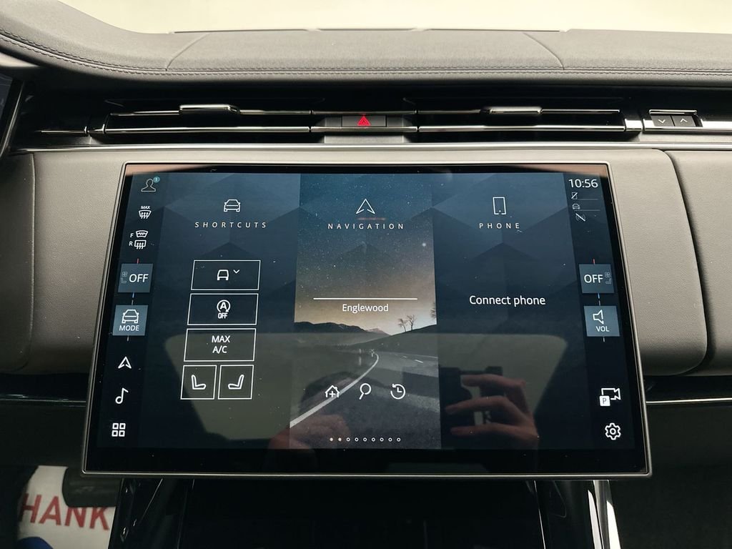 Used 2025 Fuji White Land Rover SE image 18