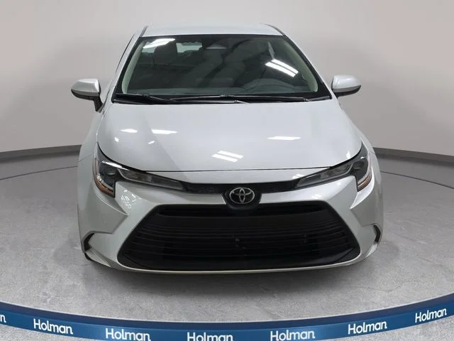 Used 2023 Silver Toyota LE image 3