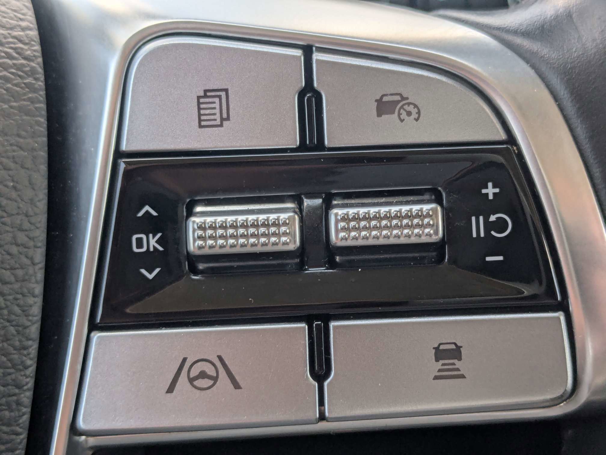 Certified Used 2025 Everlasting Silver Kia S image 37