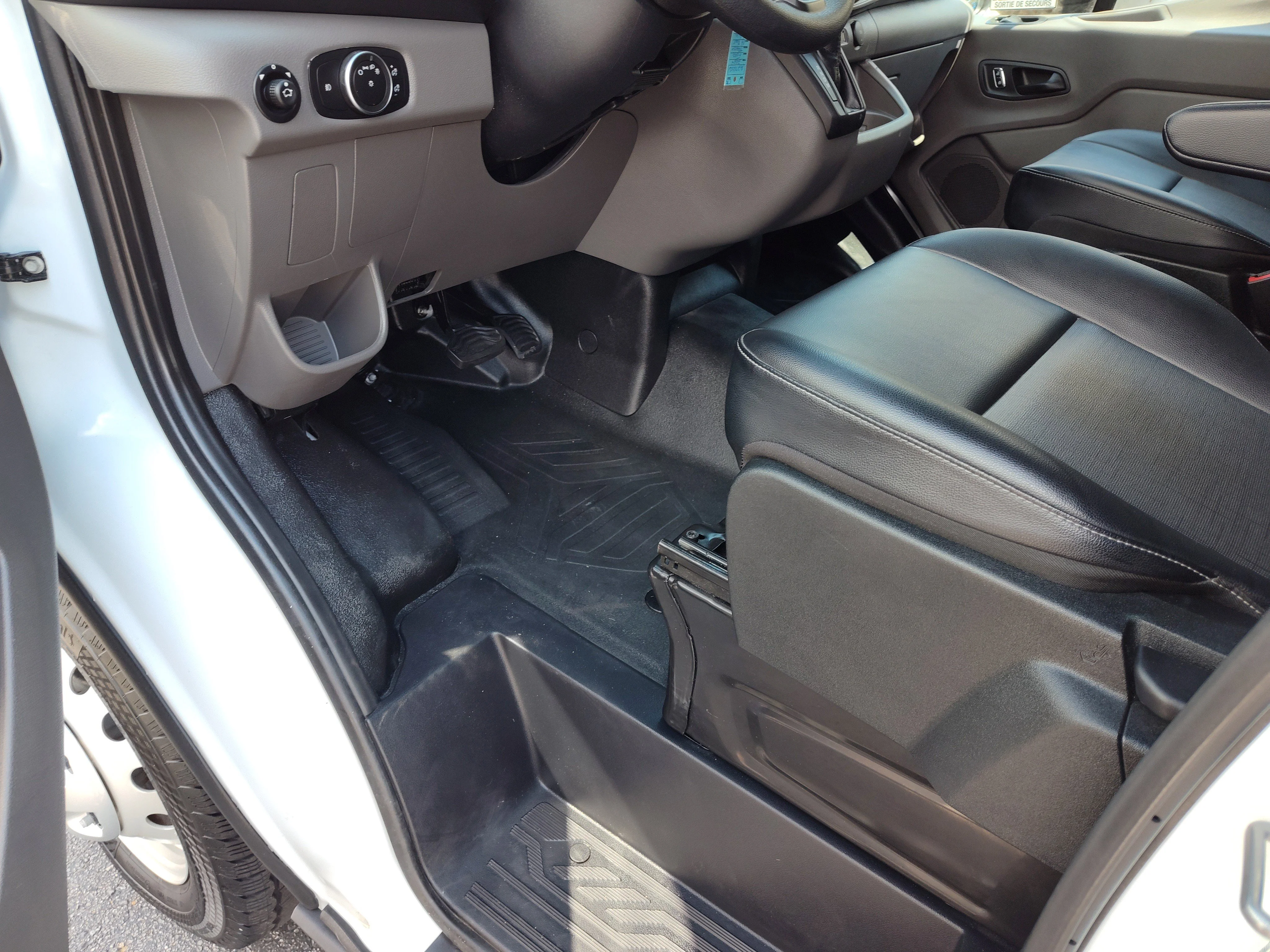 2024 Ford Transit Passenger Van XL - Photo 13