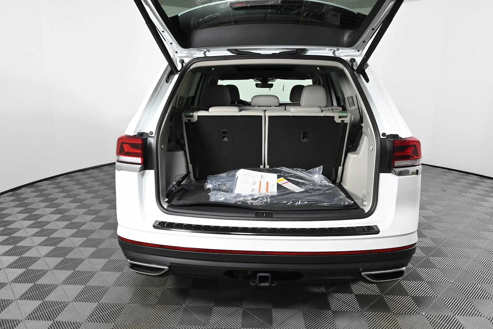 New 2026 Opal White Pearl Volkswagen 2.0T SE w/Technology image 9