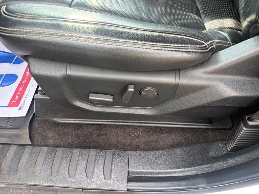 Used 2020 White Ford Lariat image 31