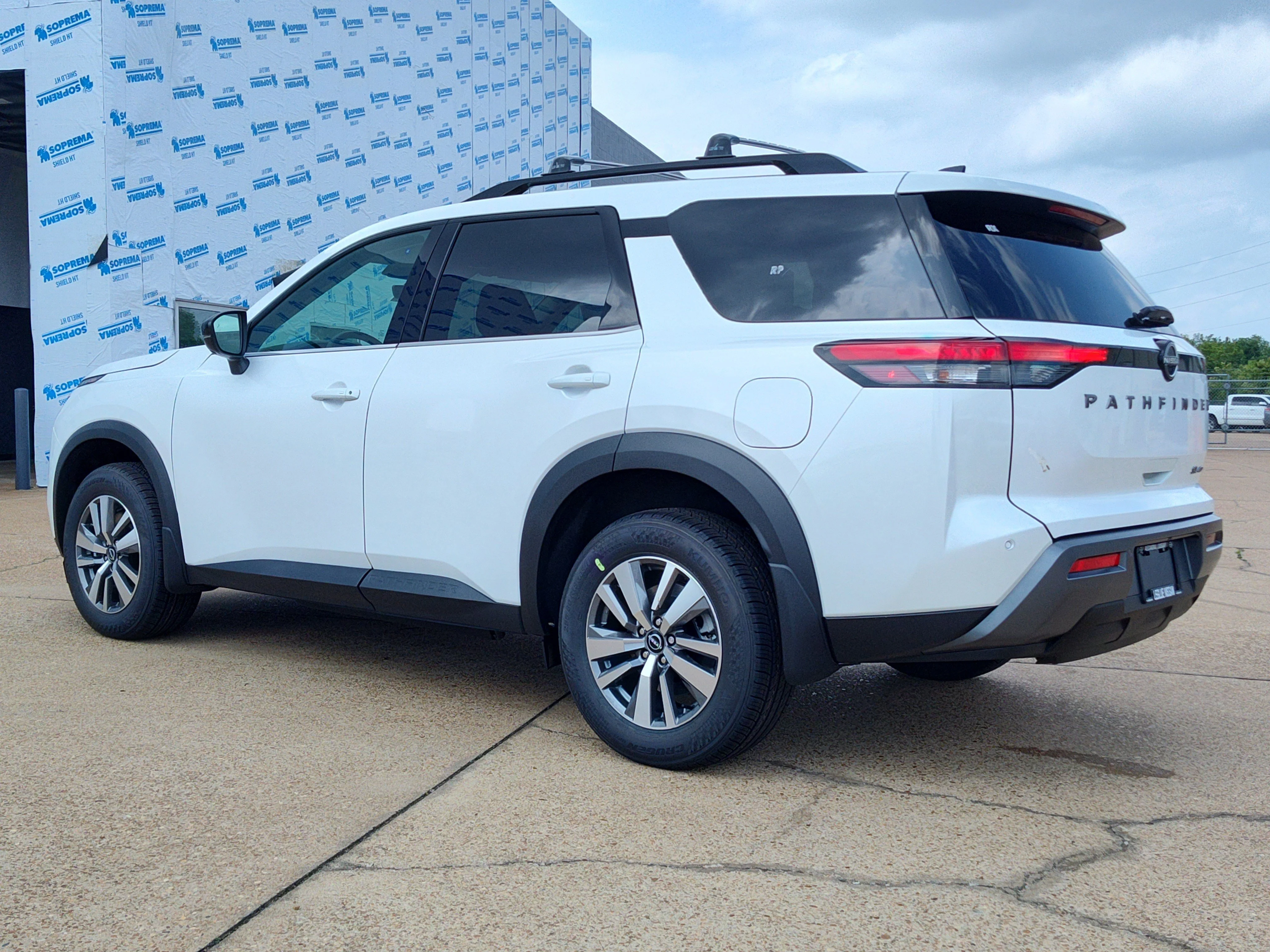 New 2026 Everest White Pearl TriCoat Nissan SL image 3