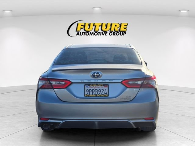 Used 2018 Silver Toyota SE image 5