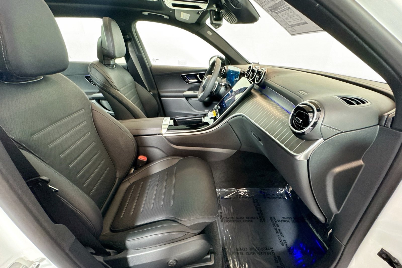New 2026 MANUFAKTUR Moonlight White Metallic Mercedes-Benz AMG® GLC 43 image 25