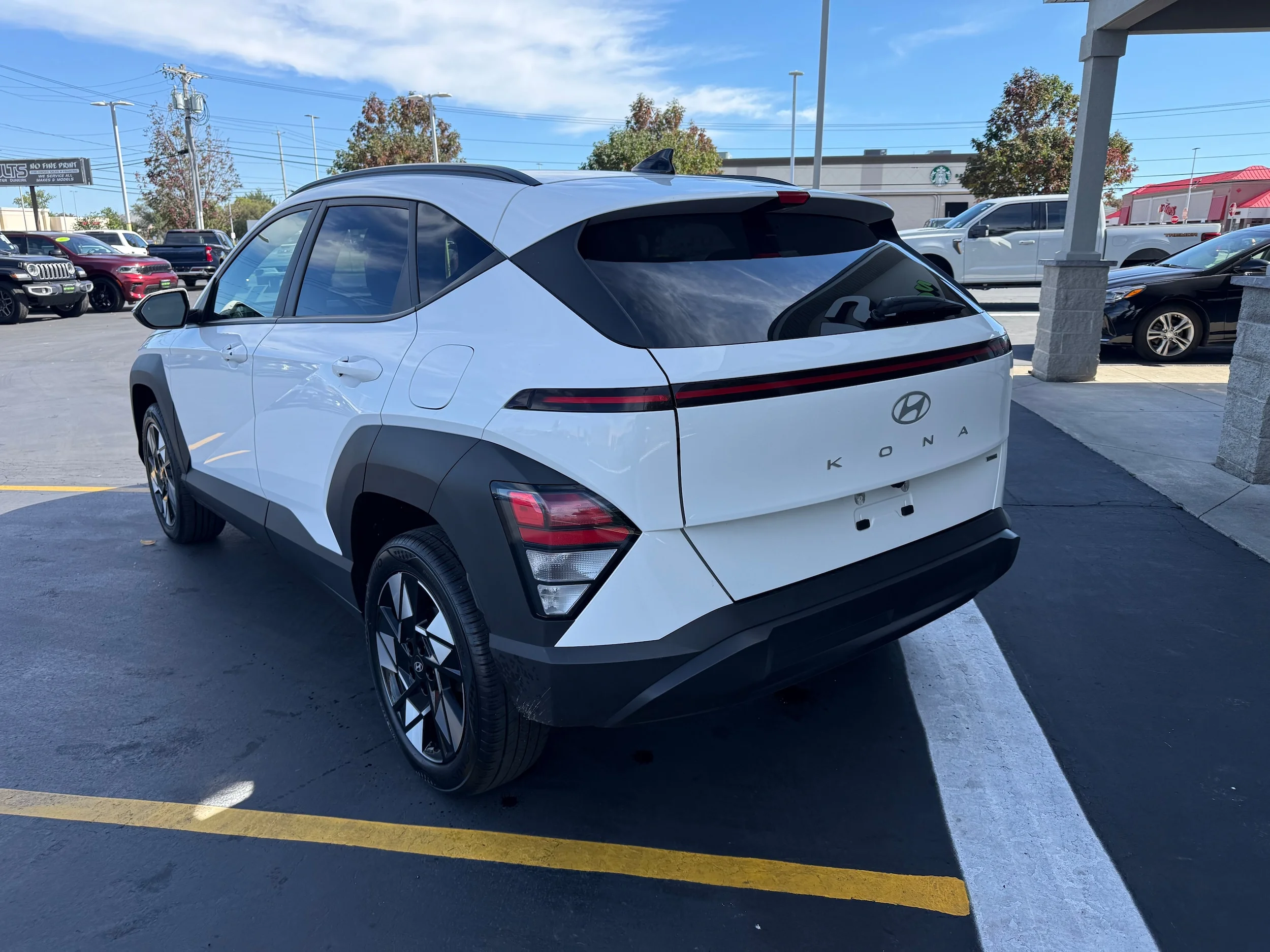 Used 2025 Atlas White Hyundai SEL image 4