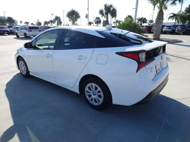 Used 2020 Super White Toyota LE image 6