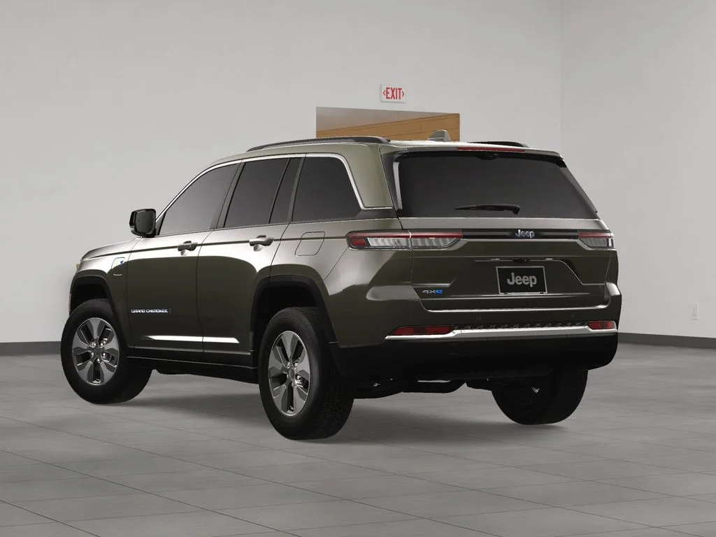 New 2024 Rocky Mountain Pearl-Coat Exterior Paint Jeep 4xe image 4