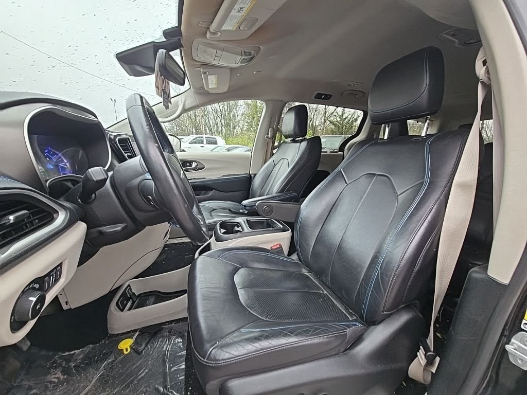Used 2021 Black Chrysler Touring L image 15