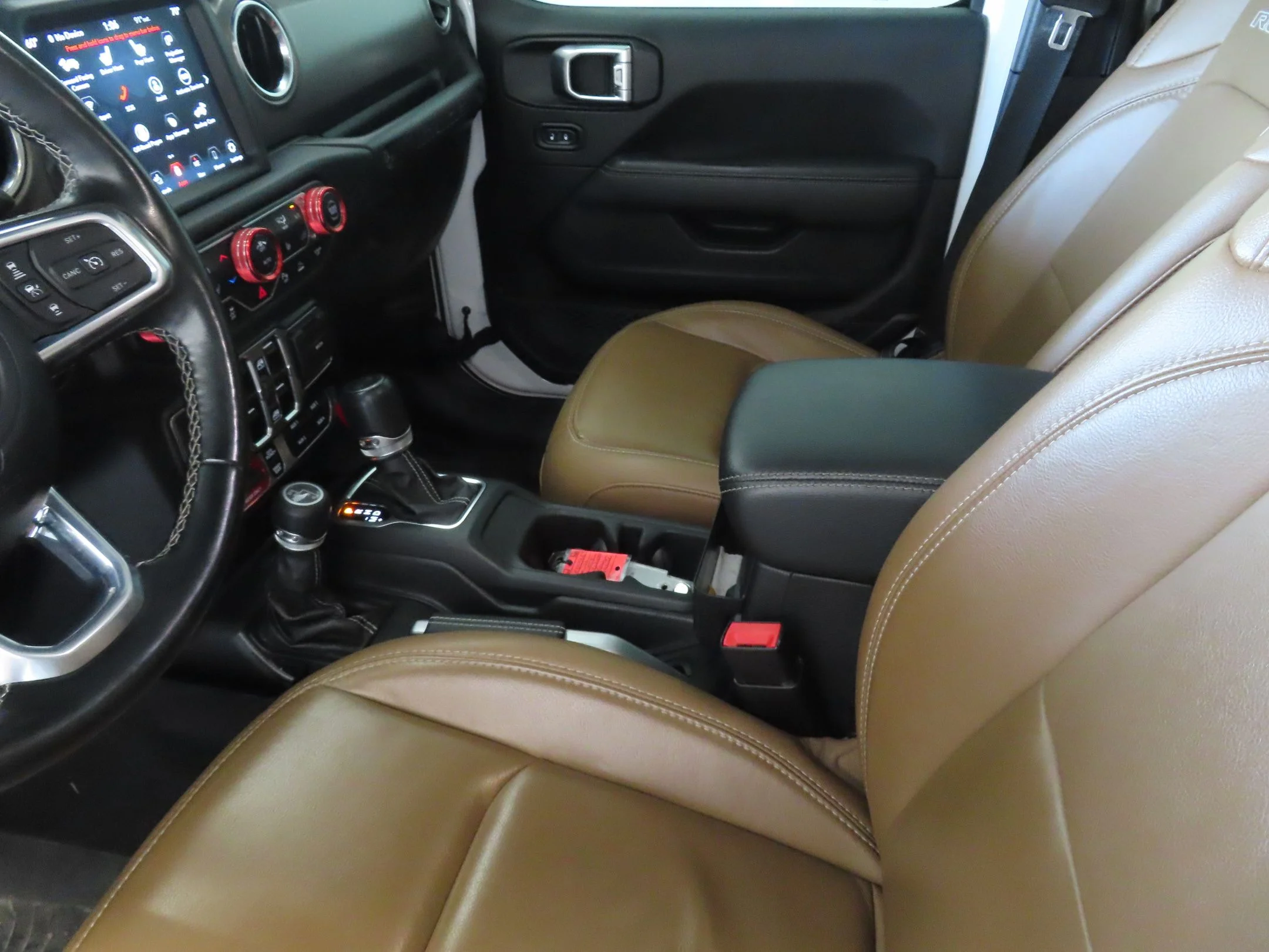 Used 2021 White Jeep Unlimited Rubicon image 21