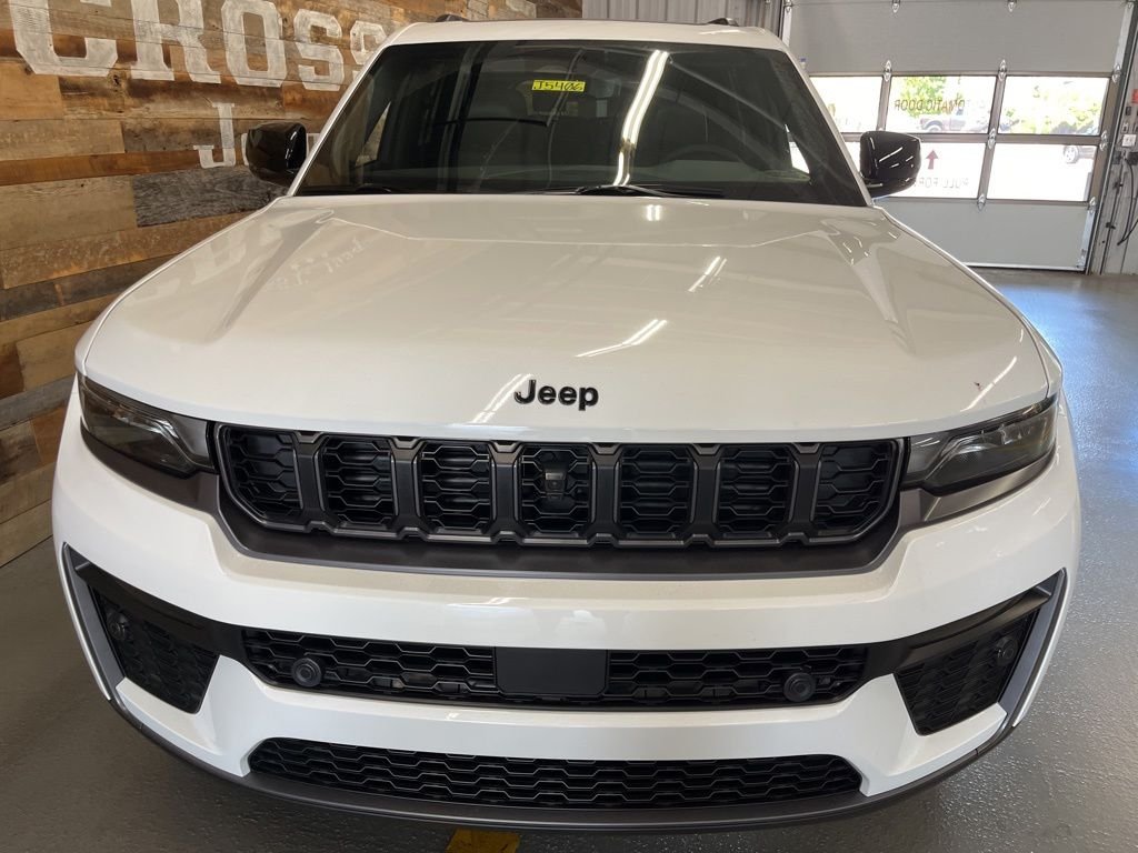 New 2026 Bright White Clear-Coat Exterior Paint Jeep Limited image 8
